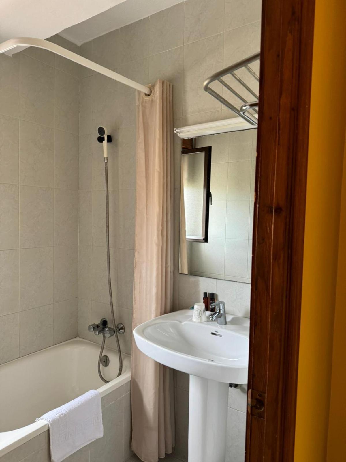 El Castanu De Cue Hotell Exteriör bild