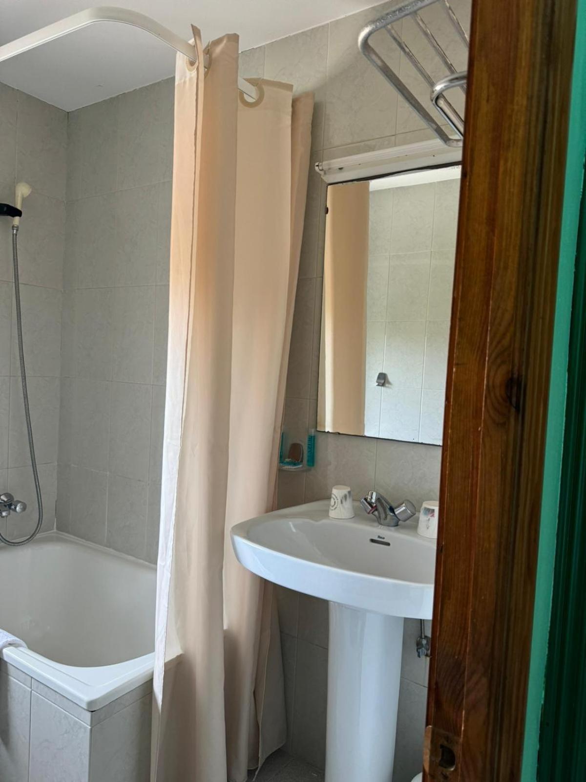 El Castanu De Cue Hotell Exteriör bild