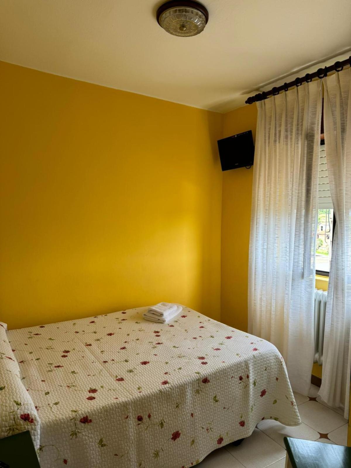 El Castanu De Cue Hotell Exteriör bild